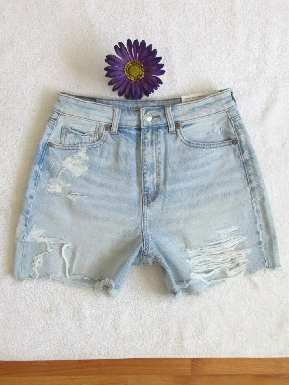 New AMERICAN EAGLE Jean Shorts Size 4 Distressed Baggy Mom Short